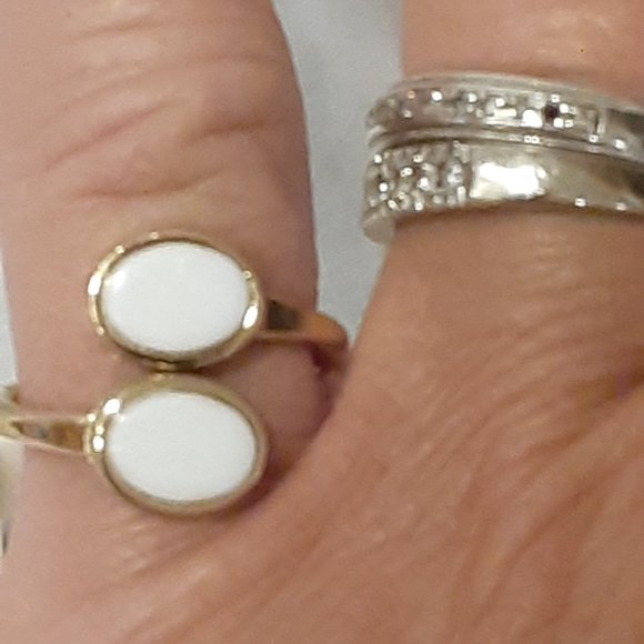 Vintage 70's Sarah Coventry ring - Picture 2 of 5